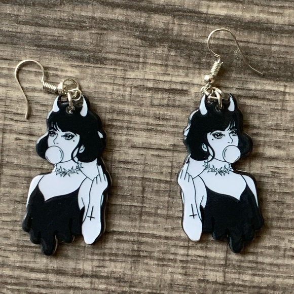 🍒🍒 She Demon Dangle Earrings - Picture 4 of 5